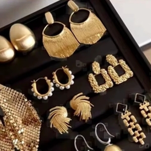 Boucles d'oreilles pendantes à pompons de style français pour femmes, élégantes et haut de gamme, créoles dorées de 5,5 cm, bijoux tendance et à la mode avec <span class=keywords><strong>Gemo</strong></span> doré - Product Image 3