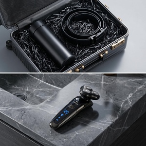 Set Regalo da Uomo Lunaire 4 Pezzi con Rasoio Elettrico, Portafoglio, Cintura, Bicchiere Termico in Elegante Confezione Regalo Nera per la Festa del <span class=keywords><strong>Papà</strong></span> - Product Image 4