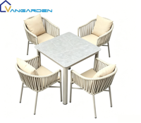Ensemble table et chaises de salle à manger d'extérieur moderne en pierre frittée, empilable, quatre places, résistant à l'eau et aux intempéries, avec panneau en aluminium
