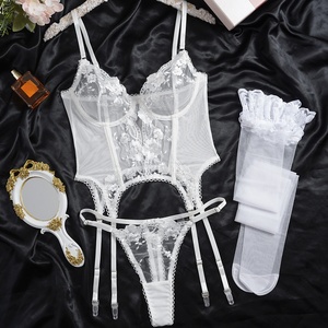 Set di Lingerie in pizzo floreale Sexy da donna con cintura giarrettiera a tre pezzi con calza a controllo leggero con fiocco per reggiseno ricamato - Product Image 4