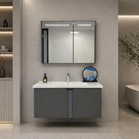 Meuble de salle de bain en acier inoxydable antirouille gris foncé avec panneau vertical cannelé, miroir LED intelligent anti-buée et lavabo en céramique pour ensemble de villa