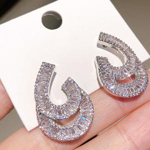 Orecchini a Cerchio EtticMae in Argento 925 con Cristalli e Strass, Gioielli di Lusso da Donna per Feste, Placcati in Oro Bianco - Product Image 4