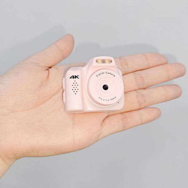 Mini Keychain Retro Camera with 1.54 Inch Screen Children's Fun Digital Video Recorder Small Camcorder for Kids Gift