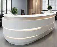 Bureau d'accueil moderne en marbre courbé, design unique pour réception de bureau