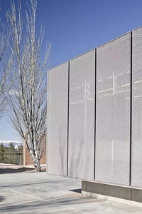 Panneau décoratif suspendu en aluminium perforé sur mesure pour la décoration de bâtiments - Product Image 4