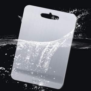 แผ่นรองตัดสองด้านเกรดอาหารปี 2025 รุ่นใหม่ ทำจากไม้ 316 และไทเทเนียม สำหรับตัดเนื้อ ผลไม้ ผัก พร้อมหูจับ - Product Image 2