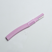 Rasoir à sourcils pliable professionnel, lame en acier inoxydable, manche lisse, design portable pour l'épilation et le modelage des poils du visage des femmes