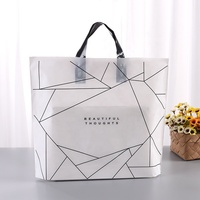 Sacs de courses pliables en plastique de luxe personnalisés à prix d'usine, sacs fourre-tout mignons imprimés, sacs de courses en plastique de Chine