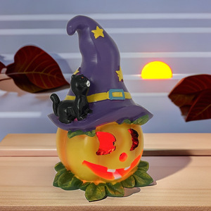 Figurine miniature en résine de citrouille avec chapeau de sorcière et chat, décoration d'Halloween pour intérieur, ornement lumineux à piles - Product Image 2