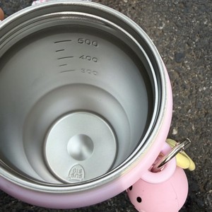 Nouvelle Arrivée Bouteille d'Eau Isotherme en Acier Inoxydable 600ML Hello Kitty avec Breloque Mignonne pour Enfants Scolaires - Product Image 4