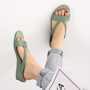 Nouvelles sandales pour femmes à la mode ceinture croisée talon bas semelle épaisse veste d'extérieur <span class=keywords><strong>pied</strong></span> pantoufles décontracté <span class=keywords><strong>plat</strong></span> chaussures pour femmes - Product Image 2