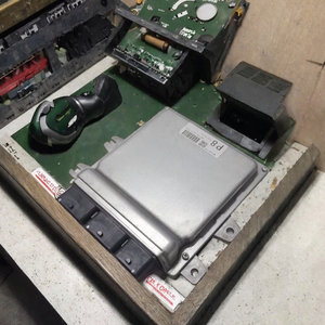 Für Infiniti G35 Motorsteuergerät ECU ECM <span class=keywords><strong>MEC100</strong></span>-850 Gebraucht - Product Image 2