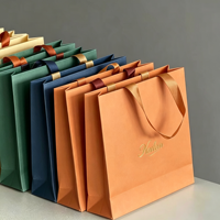 Sac de courses minimaliste de luxe en carton blanc ivoire recyclable, acceptant logo et motifs personnalisés, côtés renforcés pour articles lourds