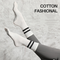 Chaussettes de yoga et de Pilates antidérapantes à cinq doigts, rayées, mi-mollet, avec bout entièrement recouvert en silicone, pour l'automne – Vente en gros