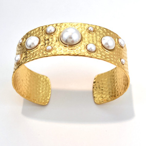 Bracciale Y & <span class=keywords><strong>S</strong></span> Open Wide Edition in <span class=keywords><strong>acciaio</strong></span> inossidabile con perle, placcato oro 18 carati, gioiello impermeabile da donna, idea regalo. - Product Image 6