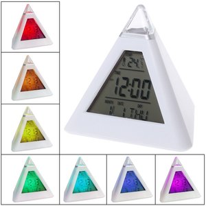 นาฬิกาปลุกดิจิตอล LED รูปสามเหลี่ยมเปลี่ยนสีได้ 7 สี พร้อมไฟพื้นหลัง แสดงอุณหภูมิ ฟังก์ชั่นเลื่อนปลุก ไฟกลางคืน ของขวัญสำหรับเด็ก 8 ชิ้น - Product Image 4