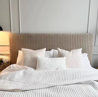 Chambre double, lit double moderne couleur crème, design pour petit appartement, nouveau design de lit par un designer