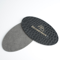Écusson en cuir 3D gaufré avec logo personnalisé, patch en PU (synthétique/véritable) brodé, respectueux de l'environnement, à coudre sur support non tissé en feutre pour vêtements