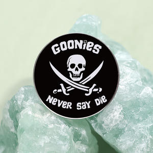 Pin de Botón de Zinc con Diseño de Los Goonies <span class=keywords><strong>Never</strong></span> Say Die, Creativo, para Gorra, Lindo, para el Cuello, Regalo para Mujer, Amante de la Moda, Insignia, Año Nuevo Chino, Amor - Product Image 4
