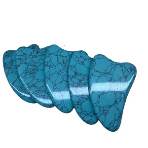 Pierre de grattage Gua Sha en turquoise bleue DIY, forme de cœur, massage du visage et du corps, outil de massage GuaSha Wildling - Product Image 1