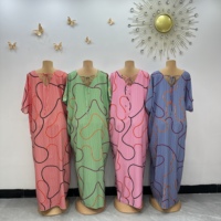 Jupe longue africaine Kafotan pour femmes avec imprimé lignes abstraites, style abaya ample et longue, accompagnée d'un foulard, robe africaine grande taille