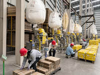 Deterjen Bubuk OEM Formula Hemat Biaya, Bubuk Cuci Pakaian Label Pribadi untuk Distributor Pasar Massal Afrika