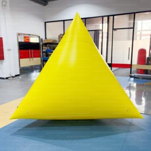 Bouée triangulaire <span class=keywords><strong>gonflable</strong></span> géante de 2 m pour la publicité, les événements sportifs nautiques, les exercices de sécurité maritime, la patrouille de plage et les événements - Product Image 3