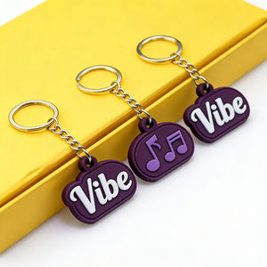 Llavero de PVC con decoración de bolsa de cloruro de polivinilo de silicona suave 2D, fabricado con maestría por proveedor industrial - Product Image 1