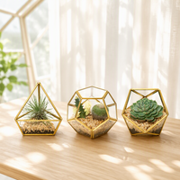 Vas Bunga Meja Pernikahan Modern Buatan dari Logam Rose Gold Tembaga Kaca Terarium Geometris