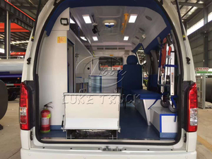 Ambulance japonaise Hiace avec cabine médicale indépendante, système d'oxygène et lit d'ambulance - Product Image 5
