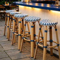 Meubles de restaurant français, tabourets de bar d'extérieur en rotin tressé, chaises de salle à manger en rotin et aluminium pour patio extérieur, café et bistrot