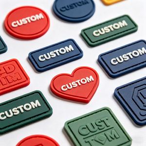 Bracelets en silicone 3D personnalisés avec logo en relief pour événements, cadeaux promotionnels et souvenirs d'image de marque d'entreprise - Product Image 2