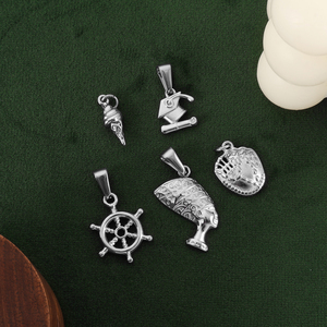 Boutique de Manualidades Dorada |   Dijes de Viaje de Acero Inoxidable Chapados en Oro PVD de 18K |   Dijes de Palmera con Diseño de Helado para la Creación de Joyería - Product Image 4