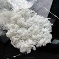 Fibre de polyester 100 % recyclée siliconée, creuse et conjuguée, de qualité GRS, 3D-32mm, pour garnissages de coussins et textiles de maison