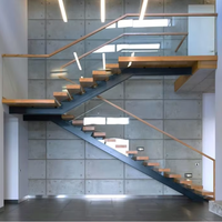 Escalier flottant moderne en bois pour intérieur avec garde-corps en verre sans cadre, ensemble d'escaliers à montantes ouvertes pour villa
