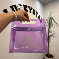 Personnalisé avec logo Pochette de beauté en PVC violet imperméable à l'eau cosmétique maquillage sac à fermeture éclair en plastique pour cadeau et sac d'emballage