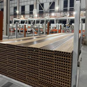 Tarima <span class=keywords><strong>Exterior</strong></span> de PE Compuesto Antideslizante con Relieve Profundo de 22 mm, Moderna, para Jardín, Venta al Por Mayor de Fábrica - Product Image 3