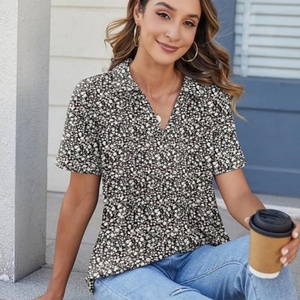 T-shirt plissé à col en V pour femme, à manches courtes, imprimé, tricoté, pour l'été, mode décontractée et professionnelle - Product Image 3