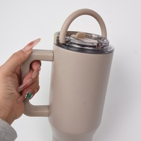Thermos à double paroi en acier inoxydable 18/8 de 1200 ml avec poignée, personnalisable avec logo, vente en gros