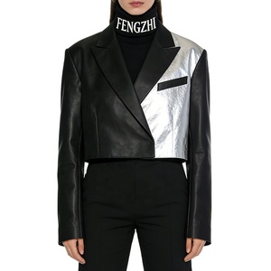 <span class=keywords><strong>Blazer</strong></span> Corto da <span class=keywords><strong>Donna</strong></span> in Ecopelle con Blocchi di Colore Asimmetrici, Colletto a Revers, Spalle Strutturate, Maniche Lunghe, Nero e Argento - Product Image 1