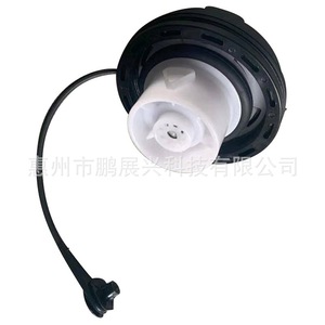 Bouchon de réservoir de carburant Isuzu 22720375 en plastique avec clé pour camion - Product Image 2