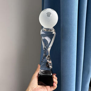 Trophée de <span class=keywords><strong>bowling</strong></span> personnalisé haut de gamme en verre cristal optique transparent avec base noire - Product Image 5
