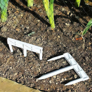 Accessoires de jardinage pour paillis géotextile : Grappins de fixation au sol, Grappins de terre, Piquets d'ancrage en plastique, Pointes, Tri-Peg - Product Image 5