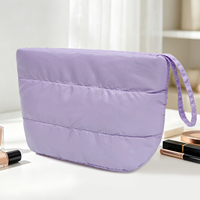 Trousse de Maquillage Matelassée Mignonne et Esthétique avec Dragonne – Idéal pour Demoiselles d'Honneur et Essentiels de Voyage pour Femmes
