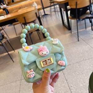 Sac à main en PVC de couleur bonbon tendance pour enfants, mini pochette à monnaie imperméable avec poignée perlée, sacs à bandoulière pour enfants en perles - Product Image 3