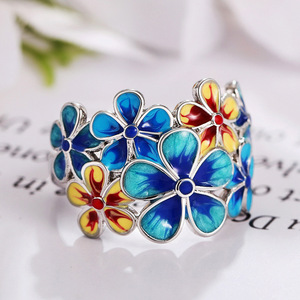 Anello con petali floreali colorati per donna, gioielli da dito alla moda da fata - Product Image 5