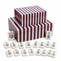 Boîtes cadeaux personnalisées pour soirées de jeux en famille, élégantes boîtes à tuiles de mahjong en MDF rayées bordeaux pliables avec doublure douce et charnière métallique