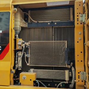 Excavatrice sur chenilles Caterpillar 320GC d'occasion, modèle 2022, 20 tonnes, roulements inclus, faible nombre d'heures de fonctionnement, excellent état mécanique - Product Image 4