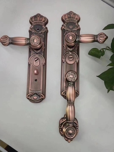 Villa de lujo Puerta principal Diseño de doble puerta Diseño de teca de madera maciza Sistema de bloqueo de vidrio moderno tallado a mano - Product Image 5