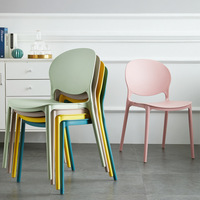 Chaise de salle à manger en plastique de style nordique moderne avec dossier simple et élégant, marque Zhishu, garantie 1 an, pour utilisation dans le salon